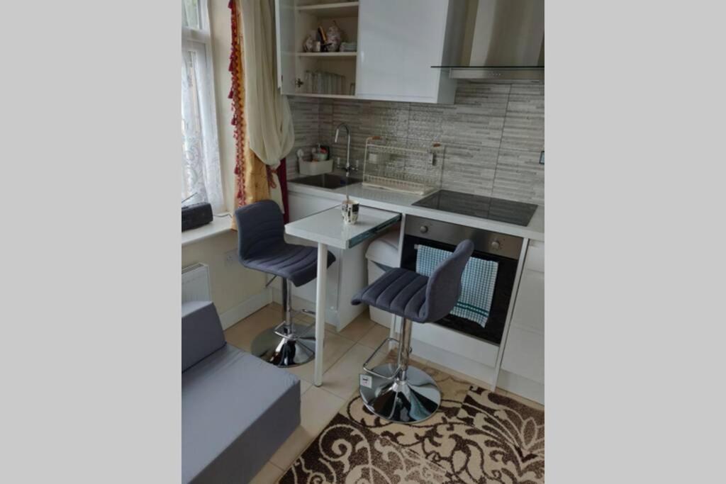 Luxury Apartment In Birmingham With Free Parking. Exterior photo