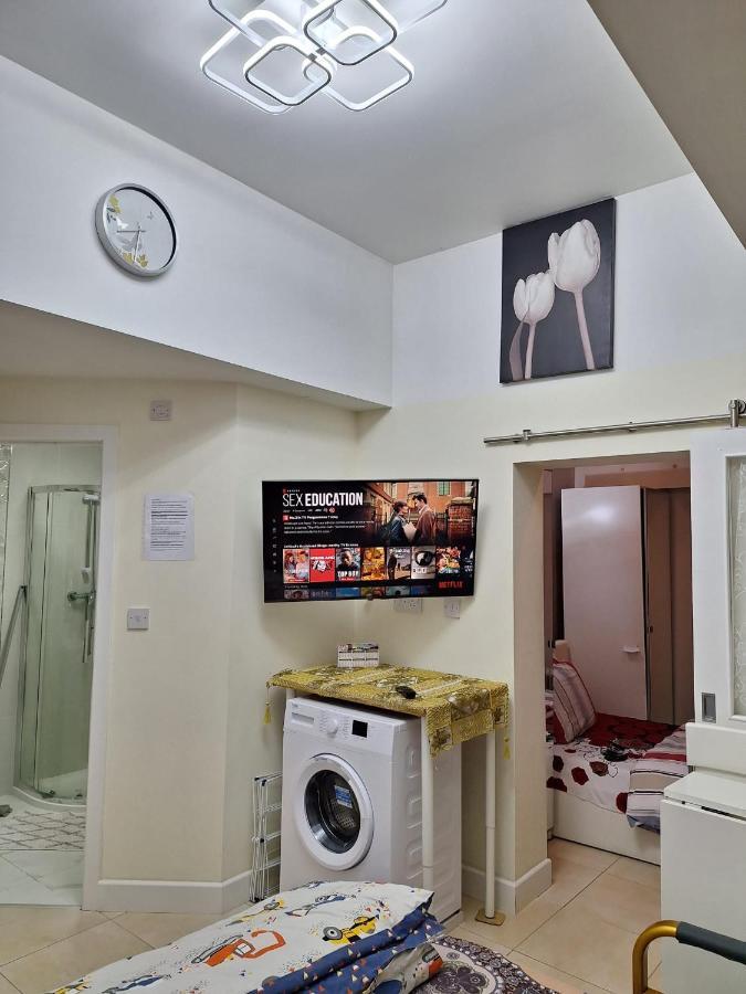 Luxury Apartment In Birmingham With Free Parking. Exterior photo